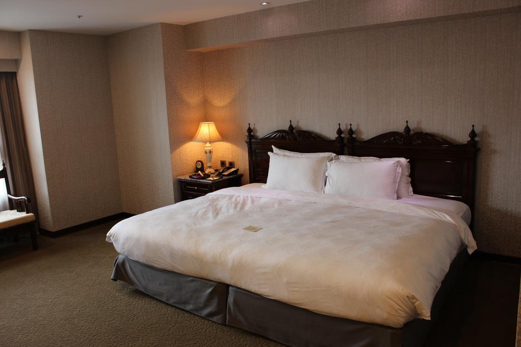 Royal Seasons Hotel Taichung‧Zhongkang Екстер'єр фото