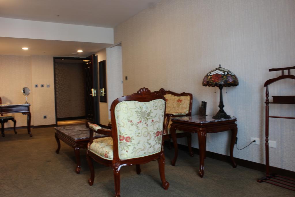Royal Seasons Hotel Taichung‧Zhongkang Екстер'єр фото