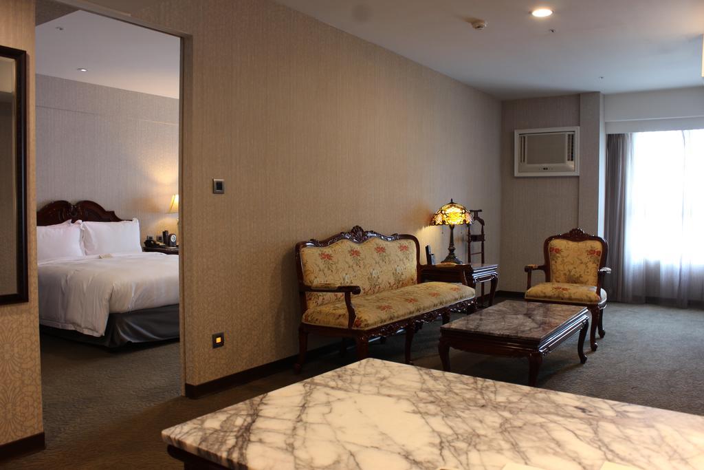 Royal Seasons Hotel Taichung‧Zhongkang Екстер'єр фото