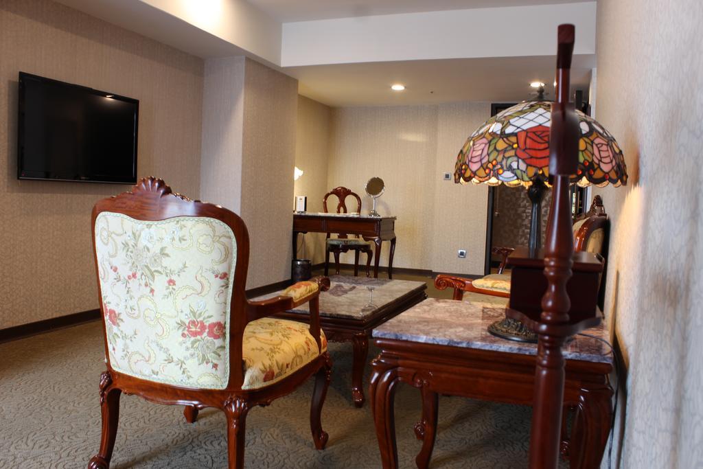 Royal Seasons Hotel Taichung‧Zhongkang Екстер'єр фото